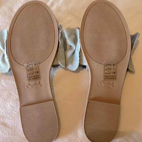 Cupid Blue Ruffled Sandals - Picture 3 of 4